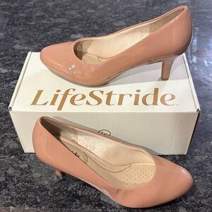 Lifestride Parigi Desert Nude Dress Pumps / Heels Size 8.5 W